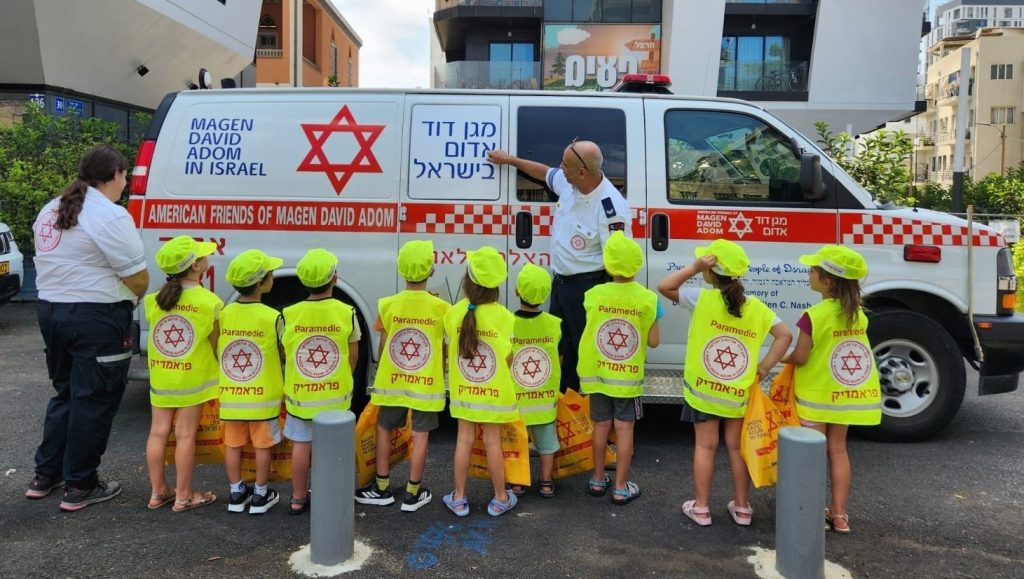 Young paramedics for a day: a moving tribute to the children of Kibbutz Re’im