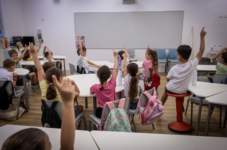 Who Learns Better, Boys or Girls? CBS Publishes the Data