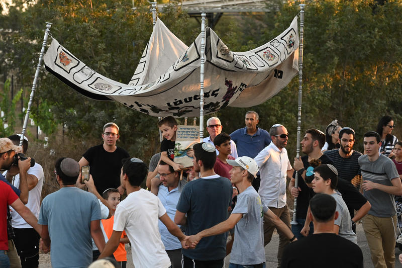 MK Shares Dedication of Torah Scroll in Memory of Her Loved Ones: “Fills My Heart with Gratitude”