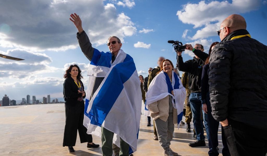 Hostage Survivor Ohad Ben Ami Puts on Tefillin: “My Faith in God Saved Me”