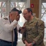 Ukrainian General Celebrates his Jewish Roots, Dons Tefillin for the First Time