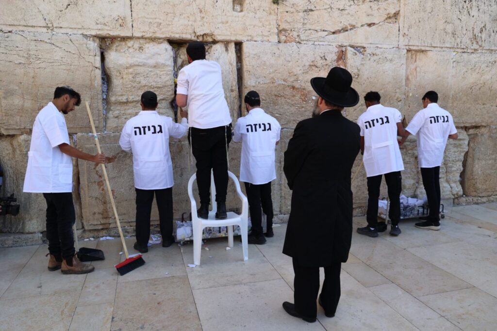 Prayer Notes Removed from Western Wall in Pre-Holiday Tradition