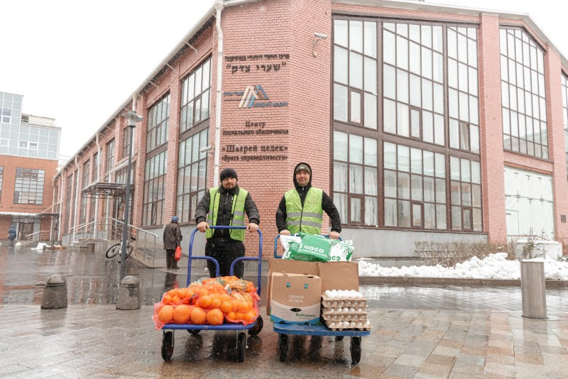 Passover Preparations Underway in Snowy Moscow