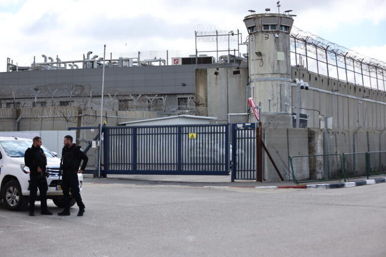 Holiday spirit reaches behind bars with full Passover observance in prisons