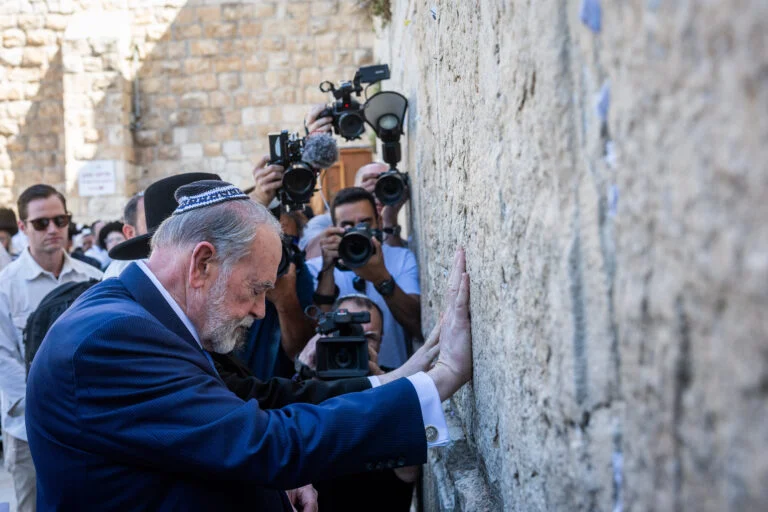Jerusalem Minister Welcomes Ambassador Huckabee with Message of Friendship