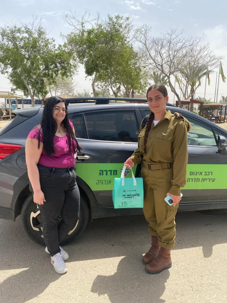Volunteers Deliver Gift Packages to Soldiers Nationwide