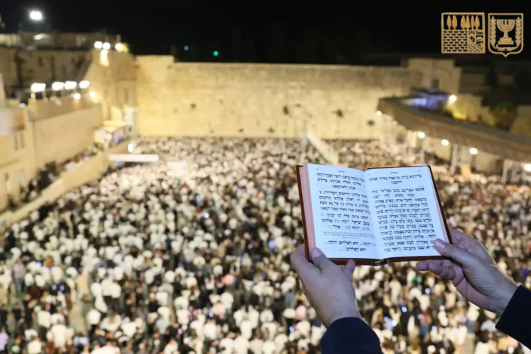 Selichot Season Opens with Spiritual Power and Unifying Prayer at the Western Wall