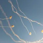 מגרדים את התחתית: מטח רקטות לכיוון המרכז