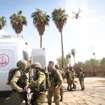 כמו בסרטים: חשוד שהתחזה לרופא ונכנס ללחימה