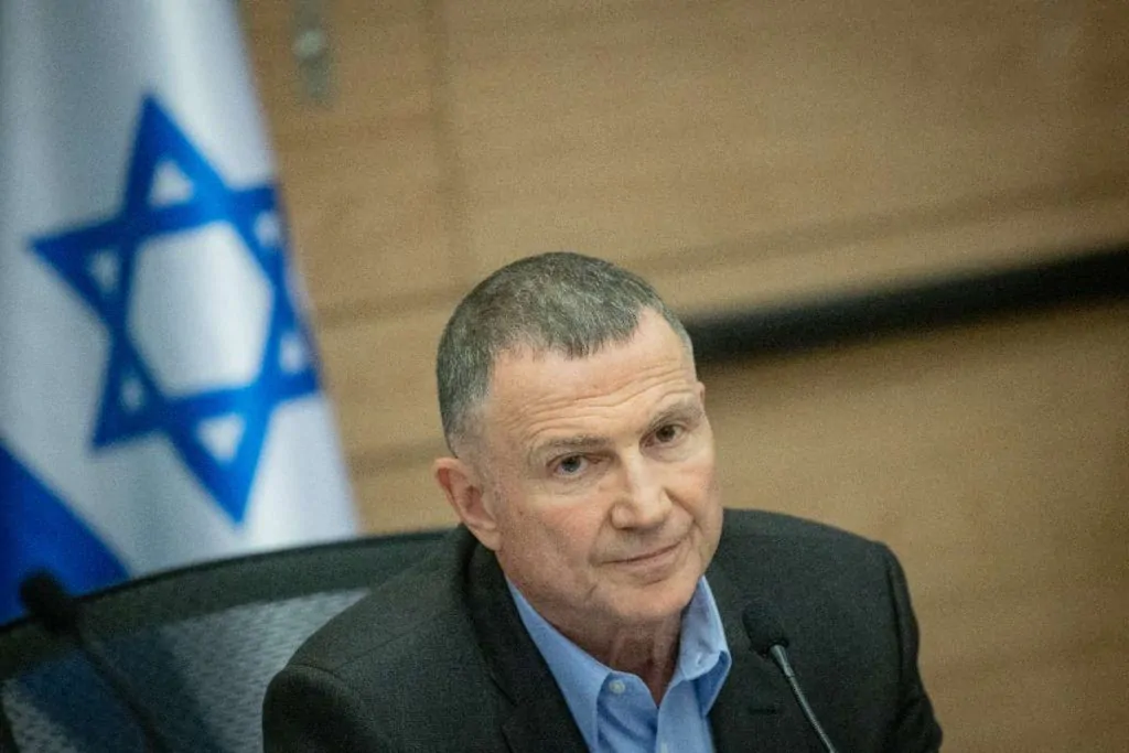 יו"ר הוועדה יולי אדלשטיין מוביל ישיבת ועדת ביטחון וחוץ בכנסת, הפרלמנט הישראלי בירושלים ב-28 במאי 2024.