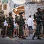 סוכל פיגוע במערת המכפלה בחברון: לוחמי מג״ב עצרו חשודה הנושאת סכין על גופה
