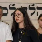 "אמא שלי, החברה הכי טובה שיש, אני עומדת פה היום ועדיין מתקשה לעכל. תודה לך"