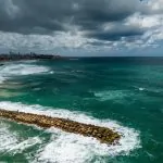 חמאס שיגר רקטות למרכז: אחת נפלה בים והשנייה בעזה