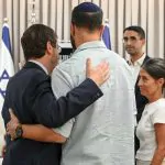 בכמיהה להשבתם של 115 החטופים: נשיא המדינה קיים תפילה לשלום החטופים בבית הכנסת שבמשכן