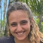 יום הולדת בצל השבי: מאות התכנסו בניו-יורק לציין את יום הולדתה של רומי גונן