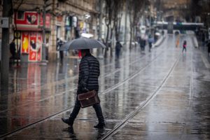 הגשם חוזר: ירידה בטמפרטורות וממטרים במרכז ובדרום