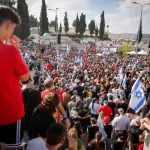 אלפים ליוו את הרש גולדברג-פולין וכרמל גת בדרכם האחרונה
