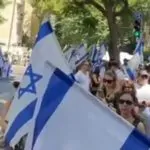 תל אביב נפרדת מגיבור: המונים מלווים את דניאל אלוש בדרכו האחרונה