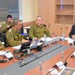 שר הביטחון מבטיח: הקמת מסגרות ייחודיות לשילוב חרדים בצה"ל