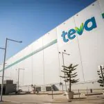טבע מזנקת והופכת למניה הישראלית הגדולה ביותר