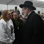 כאילו אני בשבי: המסר המרגש של הרב הראשי קלמן בר בכיכר החטופים