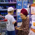 "אתה בן 5 אתה לא צריך דורדוראנט": הילדים דוחפים את הדס קדימה