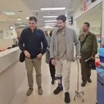 הלוחם שנפצע קשה בנר שמיני חזר צועד על רגליו בדיוק שנה אחרי