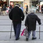 מיליארדים לניצולי השואה: סיוע כלכלי וחברתי לדור המייסדים