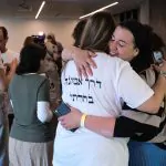 לקראת האירוע המרגש: הפניה של אם החטופה לתקשורת