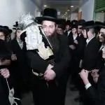עם כוהנים לבושים בבגדי כהונה: צפו באירוע המיוחד