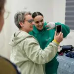 רגעי המפגשים הראשונים נחשפים: רומי, אמילי ודורון עם אמותיהן