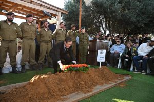 חזר הביתה: אלפים ליוו את החייל אורון שאול ז"ל בדרכו האחרונה