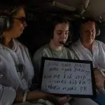 התמונה שריגשה רבים: השלט שכתבה אגם ברגר