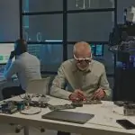 צוקרברג על AI: לא החלפה, אלא העצמה של המהנדסים האנושיים