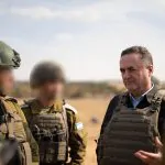 שר הביטחון בנקודת קליטת החטופות: "לא נפסיק את המלחמה עד לחזרת כולם"