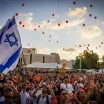 ברקע תמיכה בתקשורת העולמית: משפחת ביבס מסרבת לאבד את התקווה