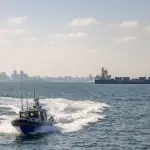 דיווח: לוחמי קומנדו ישראליים שלפו דייג לבנוני מעומק הים