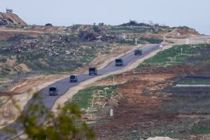 גורם ישראלי בכיר: "נצמדים להודעת טראמפ בעניין שחרור החטופים"