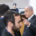 העדות הופסקה עקב כאב בעין – רופא הגיע לטפל בנתניהו