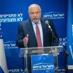 "עבדתי כסבל בגיל 20 בלי שפה ובלי קשרים" הפוסט החשוף של ליברמן
