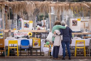 החללים החטופים שיוחזרו: בני משפחת ביבס ועודד ליפשיץ