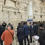 יוזמה מבורכת: משמרת תהילים יומית בכותל בתפילה להחזרת החטופים