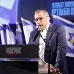 הרב אלחנן דנינו, אביו של אורי הי"ד בנאום מרגש בכיכר החטופים