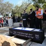 שמות בלי קבר וכאב אינסופי: יום הזיכרון של משפחות החטופים