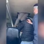 בתוך דופן כפולה: שוהים בלתי חוקיים נתפסו בגג רכב הסעות | צפו
