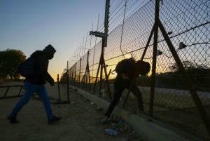 כוח צה"ל פתח באש לעבר מספר חשודים שניסו לחצות את הגדר