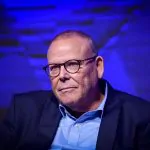 "יד לוחצת יד": נחשף איש העסקים המרכזי בפרשה