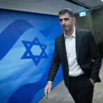 בצל צעדי ספרד: החלטה החריגה שקיבל שר התקשורת