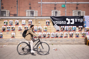 מלגות לימודים, רכב מסובסד וסיוע נפשי: כך תתמוך המדינה בשורדי השבי