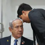 אחרי ששניים מיועציו נעצרו: נתניהו מעיד בפרשת 'קטאר גייט'